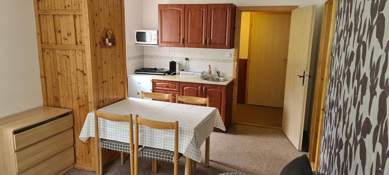Geheel appartement, One-Bedroom Apartment with Garden View in Ludvíkov, Sudeten