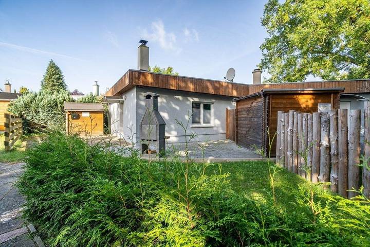 Ferienhaus für 4 Personen, mit Terrasse und Garten in Schwarz