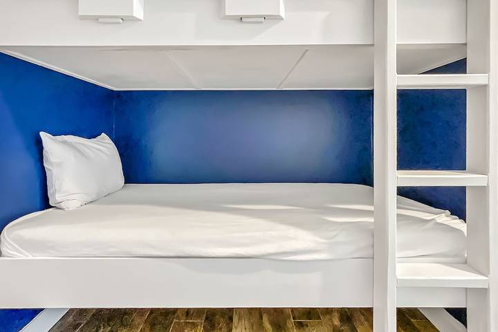 Vacation apartment for 6 people, with balcony and pool the Florida Panhandle