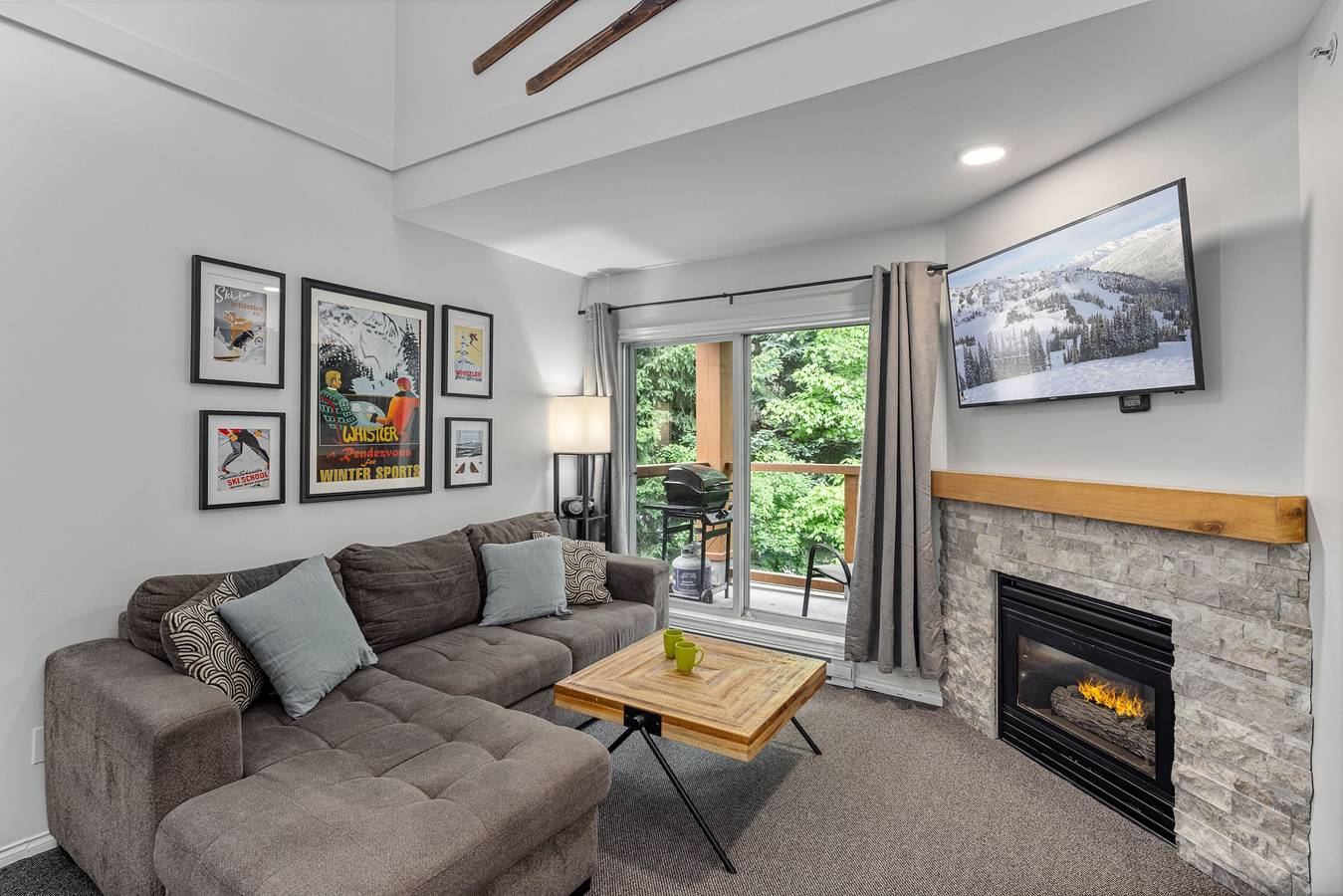 Geheel appartement, 2Br & loft with private hot tub and pool. Gr 51 in Whistler, Whistler Blackcomb