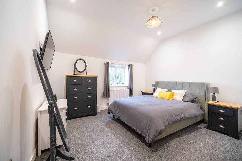 Barn Conversion - Commutable to lots of attractions, family & pet-friendly. in Staffordshire
