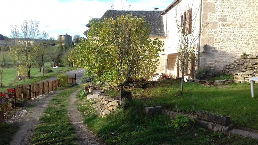 Gîte pour 6 personnes, avec terrasse et jardin dans Palmas-d'Aveyron - 4