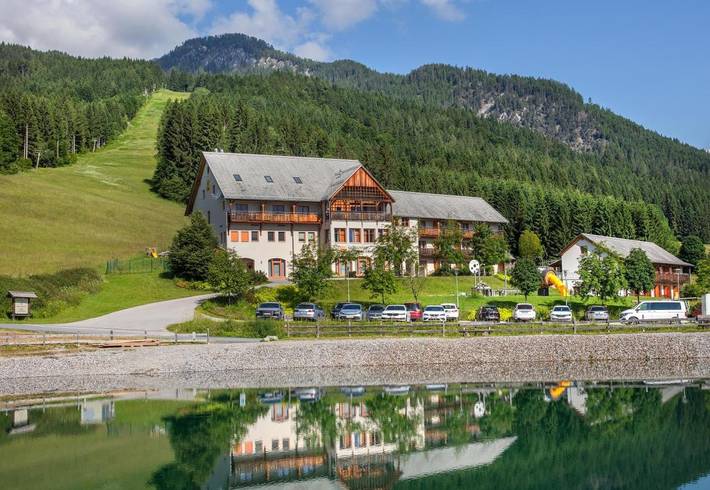 Hotel, mit Terrasse und Garten sowie Sauna und Ausblick in Gitschtal