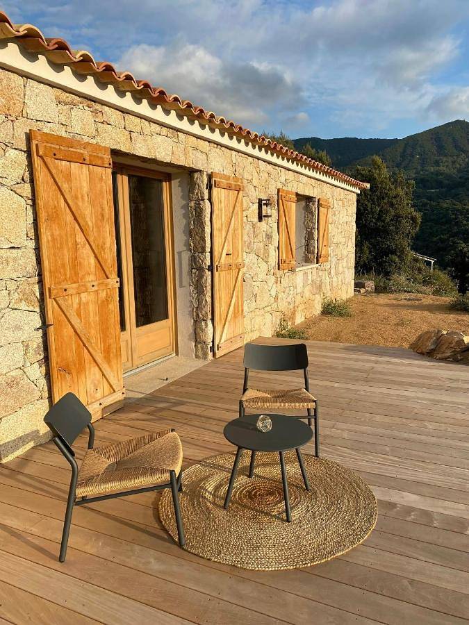 Location de vacances pour 4 personnes, avec jardin ainsi que terrasse et piscine à Sari-d'Orcino - 4