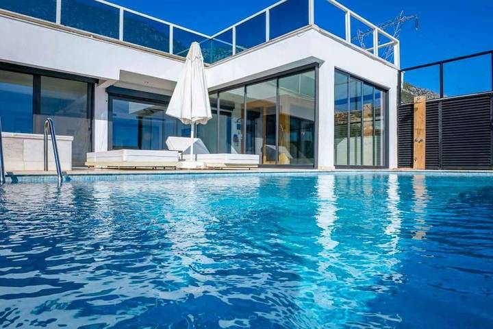 Villa pour 2 personnes, avec jardin et piscine ainsi que sauna et vue à Kalkan