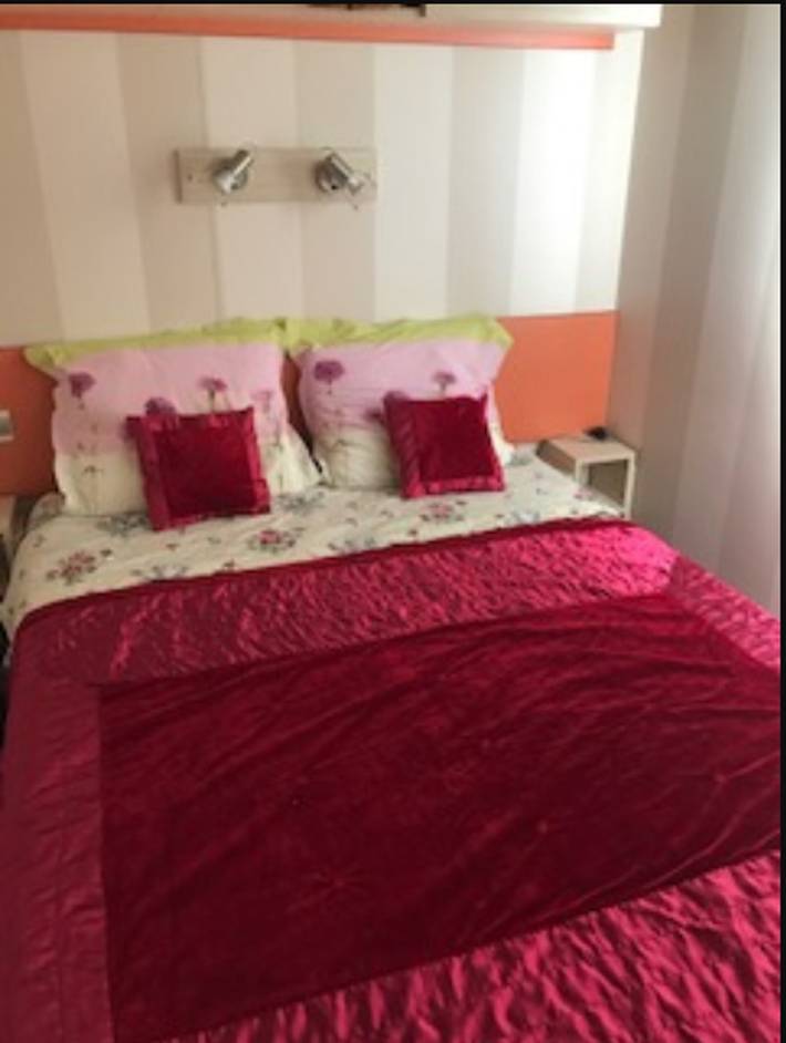 Bungalow para 8 personas, con jardín además de terraza y piscina - 1