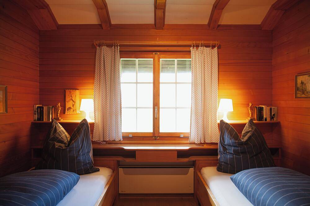 Charming 3-bedroom chalet in Aeschi 15min from Interlaken in Aeschi bei Spiez, Thunersee