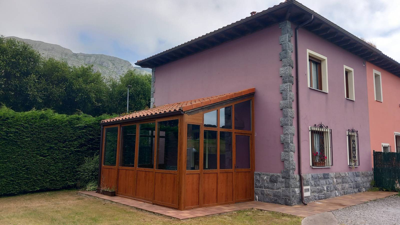 Casa vacacional 'El Cañu' con vistas a la montaña, terraza privada y Wi-Fi in Turanzas, Llanes
