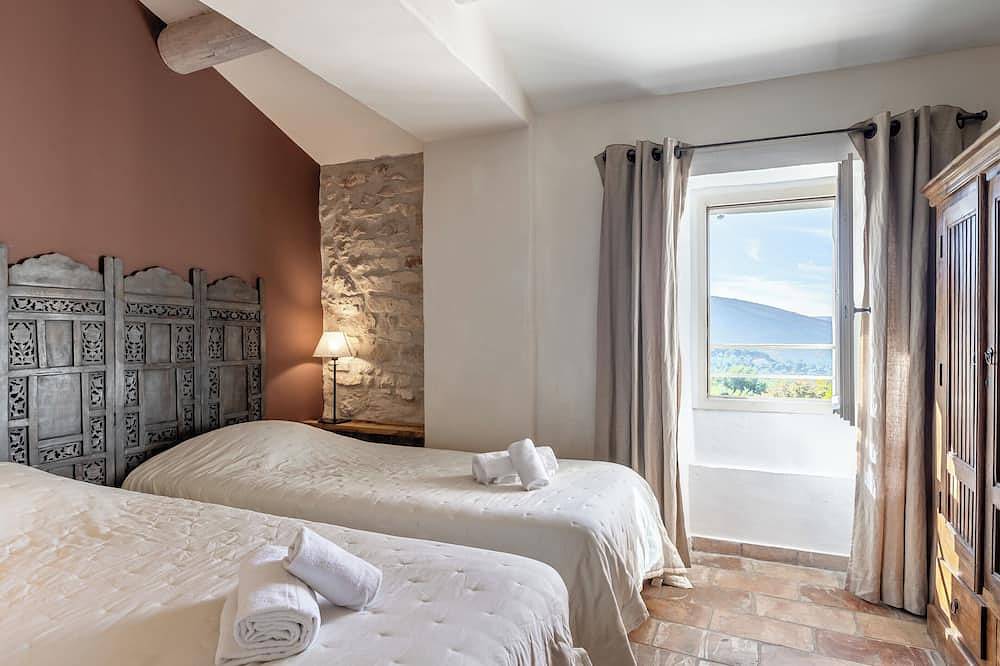 Entire apartment, Le Major in Bonnieux, Parc naturel régional du Luberon