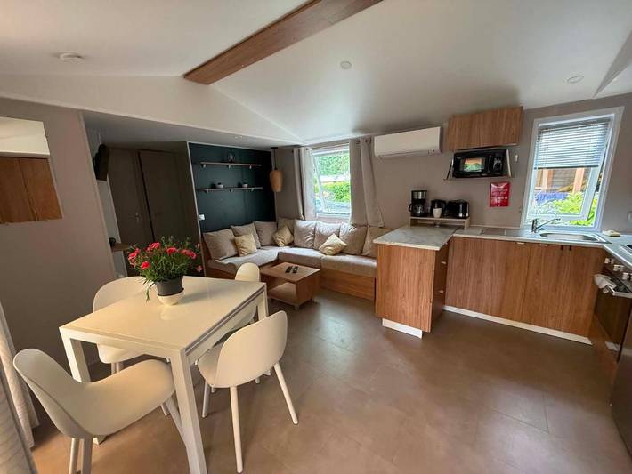 Camping pour 7 personnes, avec Jacuzzi et Terrasse ainsi que Piscine et Vue à Parentis-en-Born