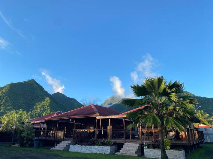 Lodge pour 4 personnes, avec vue ainsi que balcon et jardin