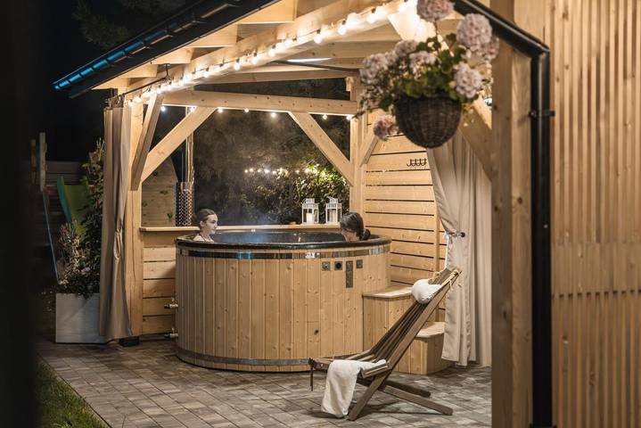 Location de vacances pour 28 personnes, avec jardin ainsi que sauna et vue à Poronin