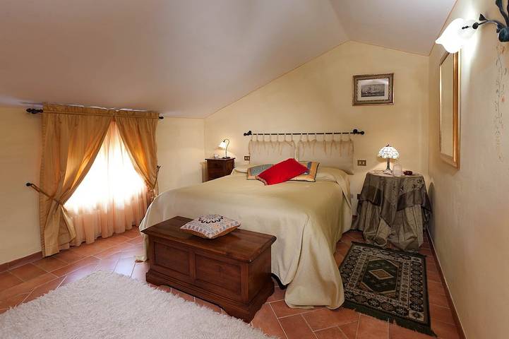 Family Holiday Tuscan villa: Pool, fenced garden, A.C. Wi.Fi  14 Guests 7 rooms in Citerna, Valtiberina