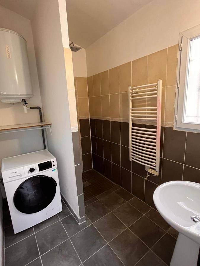 Appartement entier, One-Bedroom Apartment in Venelles, Région d'Aix-en-Provence