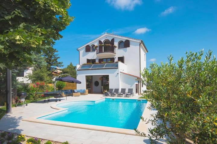 Villa für 11 Personen, mit Pool und Ausblick sowie Garten in Fazana