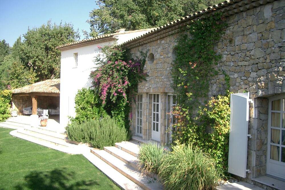 Villa for 8 People in Valbonne, Cannes region
