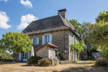 Chambre d’hôte pour 2 personnes, avec jardin dans le Cantal