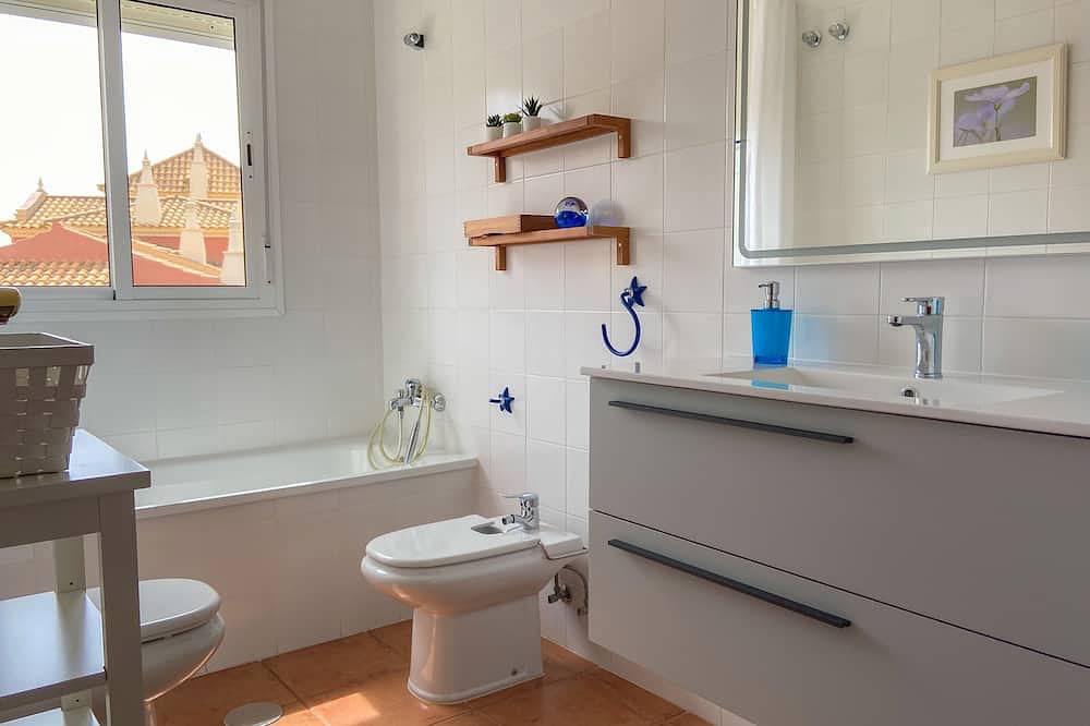 Acogedor Adosado en Islantilla: Disfruta Playa, Golf y Aventuras in Islantilla, Lepe