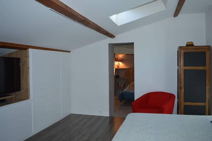 Location de vacances pour 6 personnes, avec terrasse et jardin dans La Vineuse sur Fregande - 3