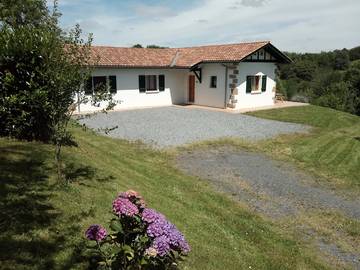 Gîte pour 6 personnes, avec jardin et terrasse, animaux acceptés en Pyrénées-Atlantiques