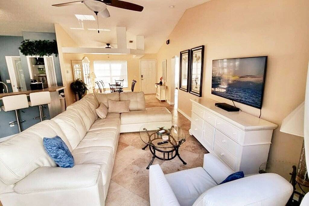 Beautiful Home in East Port St Lucie. Heated and Screened Saltwater Pool in Port St. Lucie, St. Lucie County