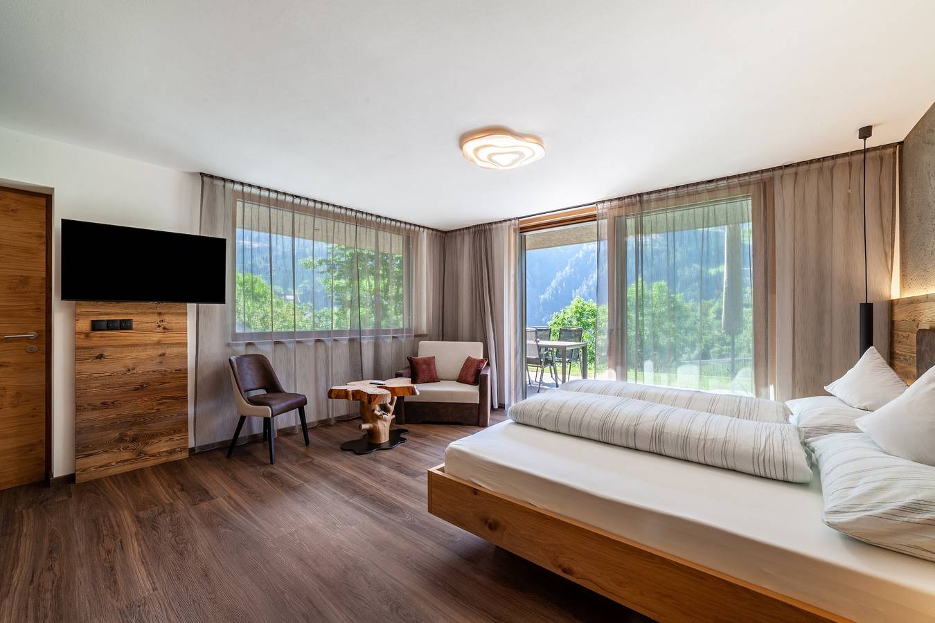 Ganze Wohnung, Ferienwohnung 'Chalet Riad 2' mit Bergblick und Garten bei Meran in Saltaus, St. Martin in Passeier