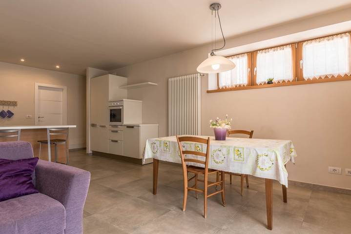 Entire apartment, Cozy Apartment "Casa Weekend" with Lake and Mountain Views and Wi-Fi in Cagnò, Novella (Trentino)