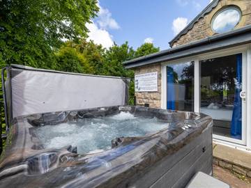 Cottage for 18 People in Dalton in Furness, Barrow-in-Furness, Photo 2