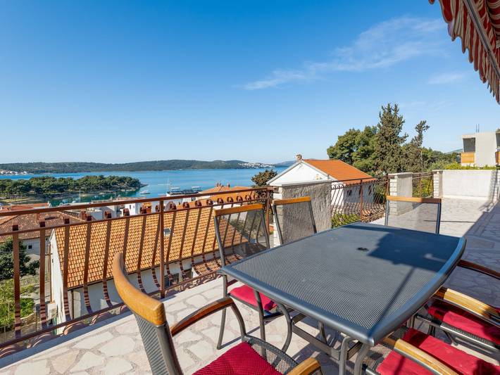 Ferienwohnung für 7 Personen, mit Balkon und Terrasse sowie Garten in Trogir - 3