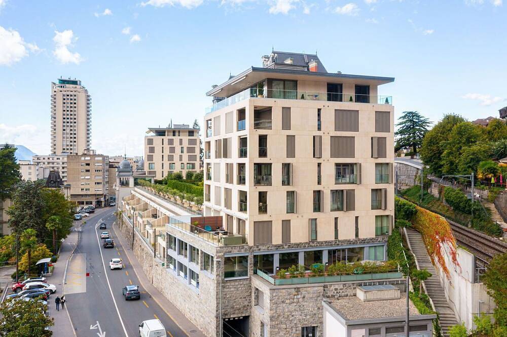 Ganze Wohnung, Herrliche Wohnung mit Pool,  W-Lan, Klimaanlage, Tv, Terrasse, Panoramablick und Parkplatz in Montreux, Genfer See