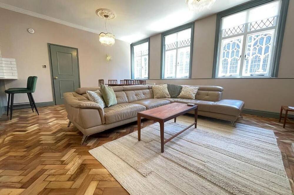 Entire apartment, Two Bedroom apartment with stunning Cathedral Views in Bury St Edmunds, Suffolk