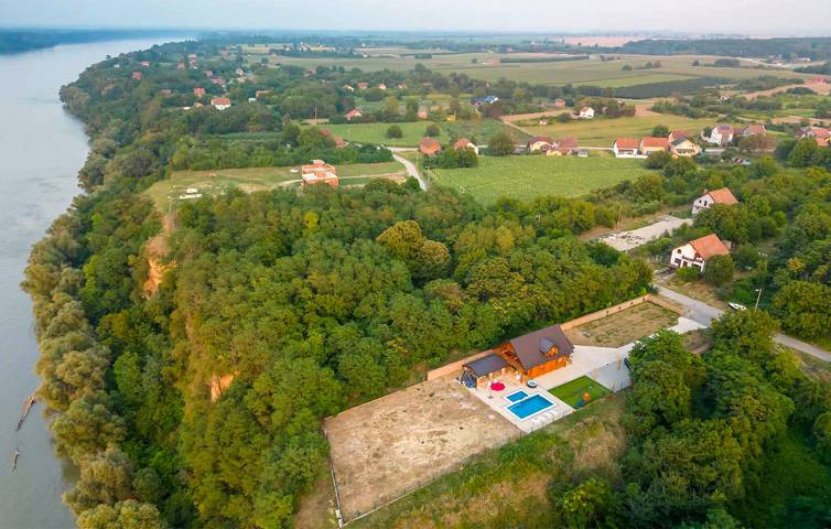 Gemütliche 2-Zimmer-Wohnung mit Pool, Grill und 2 km Entfernung zum Strand in Vukovar, Vukovar-Srijem