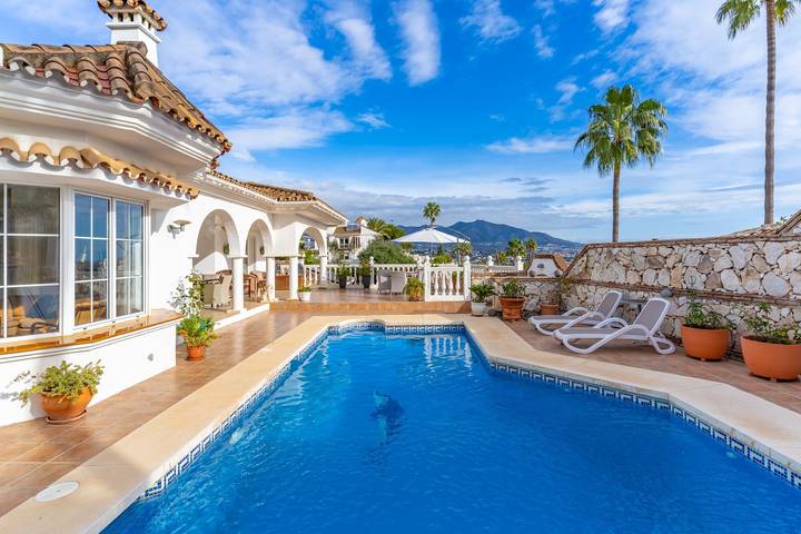 Villa mit privatem Pool, Garten und Privatsphäre v215 in Mijas Costa, Mijas