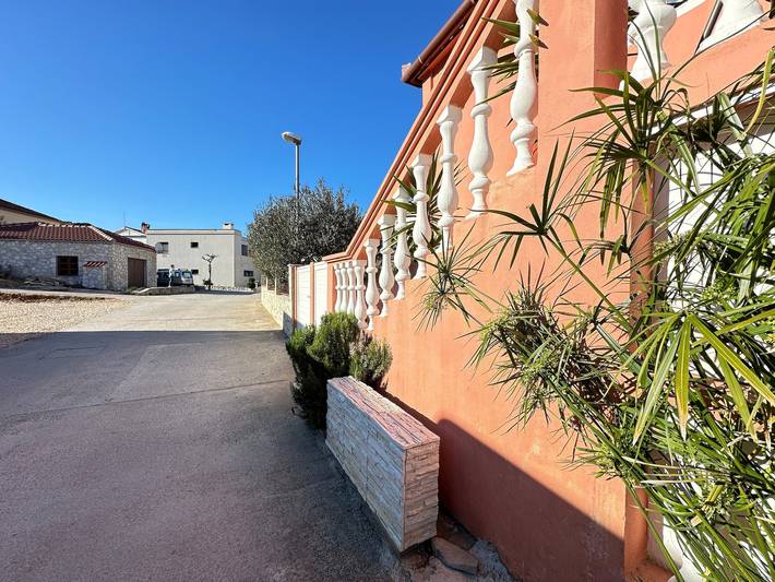 Ganze Wohnung, 1-Zimmer-Ferienwohnung mit Terrasse Sali (Dugi otok) A-12757-b in Sali, Dugi Otok