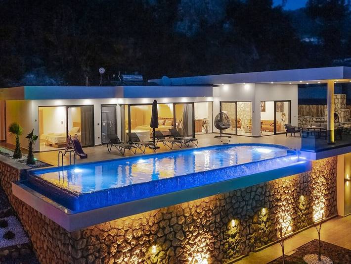 Apartment for 4 people, with hot tub and terrace in Kalkan