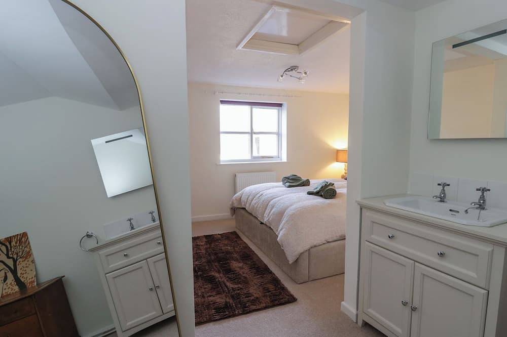 Cariad Cottage, pet friendly, with a garden in Hay-On-Wye in Hay-on-Wye, Brecon Beacons