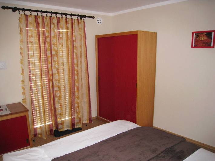 Ganze Wohnung, Apartment Nidisa - 90 m vom Meer, Stadtzentrum, privater Parkplatz, Terrasse, Balkon in Čižići, Krk