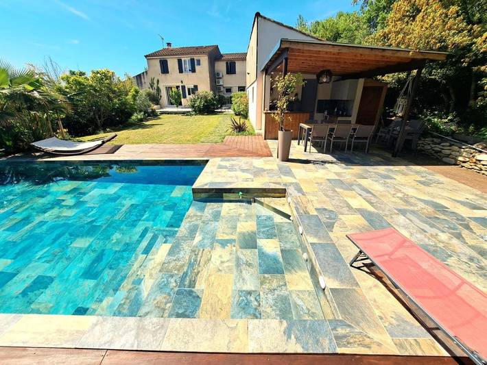 Location de vacances pour 8 personnes, avec terrasse ainsi que jardin et piscine à Montolieu - 2