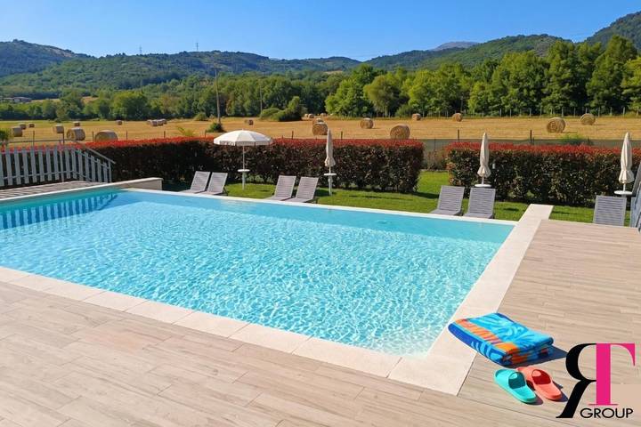 Appartamento per 2 persone, con Idromassaggio e Terrazza nonché Giardino e Piscina a L'Aquila