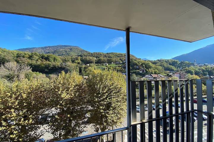 Appartement entier, Studio sortie albertville au bout du centre ville  Tous commerces à proximité in Albertville, Région d'Albertville