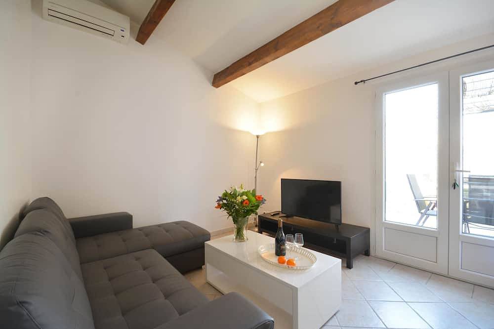 Gite \" Au Coeur des Sorgues\" Appartement, piscine chauffée & Spa in L'Isle-sur-la-Sorgue, Vaucluse