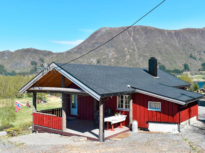 Ferienhaus für 5 Personen, mit Terrasse und Garten in Vanylven