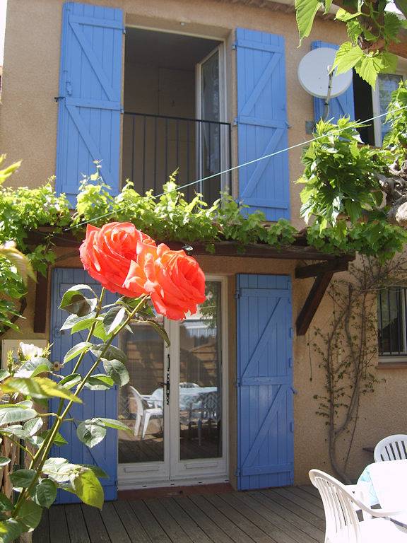 Gîte pour 4 personnes, avec jardin ainsi que piscine et terrasse, animaux acceptés
