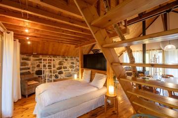 Gîte pour 4 personnes, avec jardin et terrasse à Thiézac