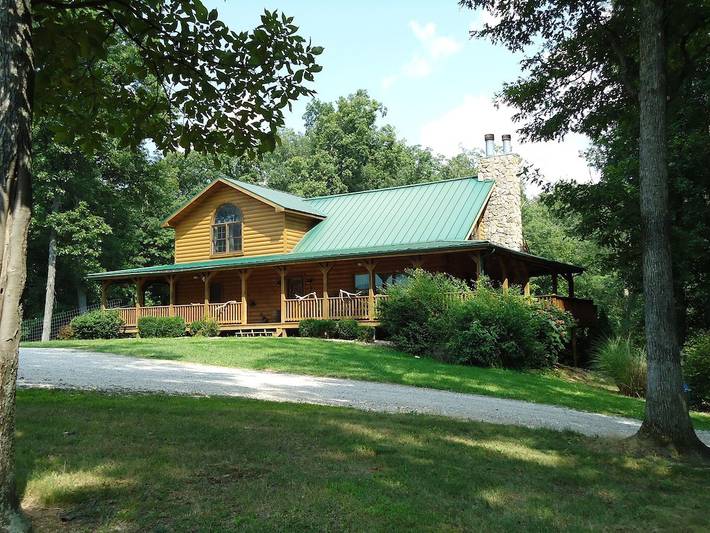 Vacation rental for 20 people, with yard in Indiana