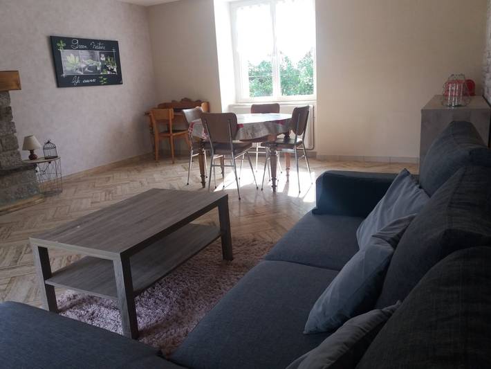 Gîte pour 4 personnes, avec terrasse dans Le Buisson