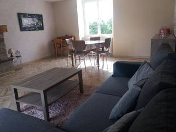 Gîte pour 4 personnes, avec terrasse dans Le Buisson