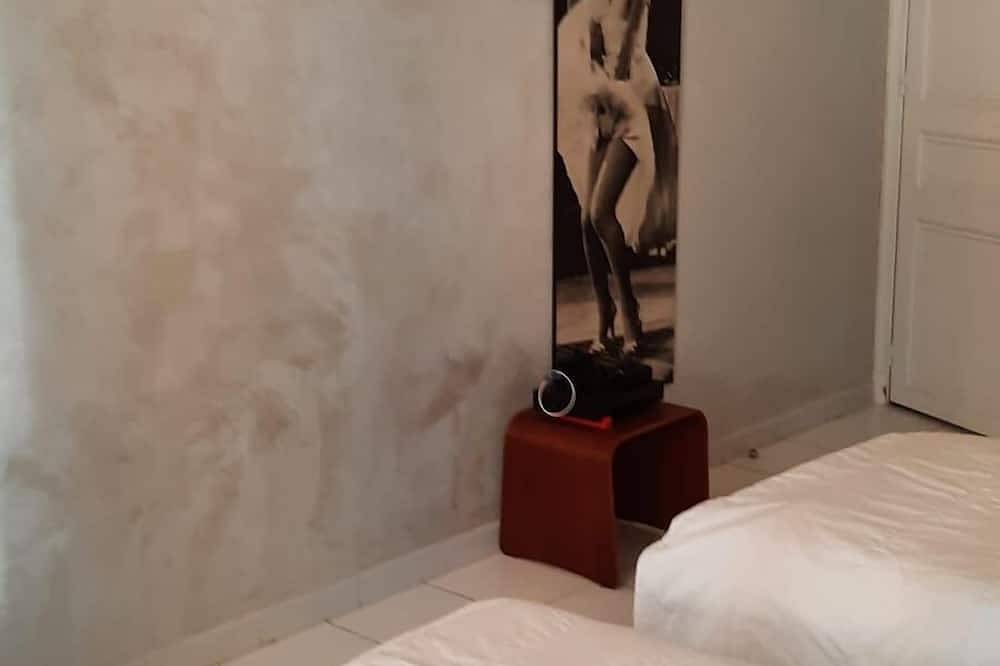 Entire apartment, Apartment on the Monaco border a few minutes' walk from the beaches in Beausoleil, Nice region