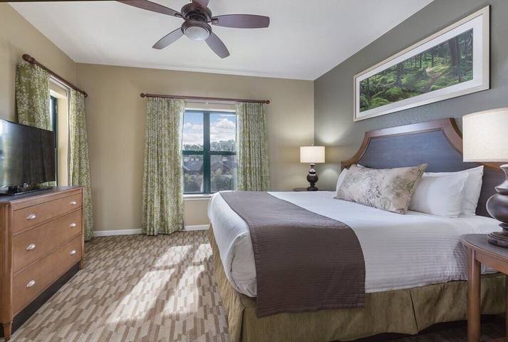 Vacation rental for 4 people, with hot tub and pool as well as balcony in Sevierville