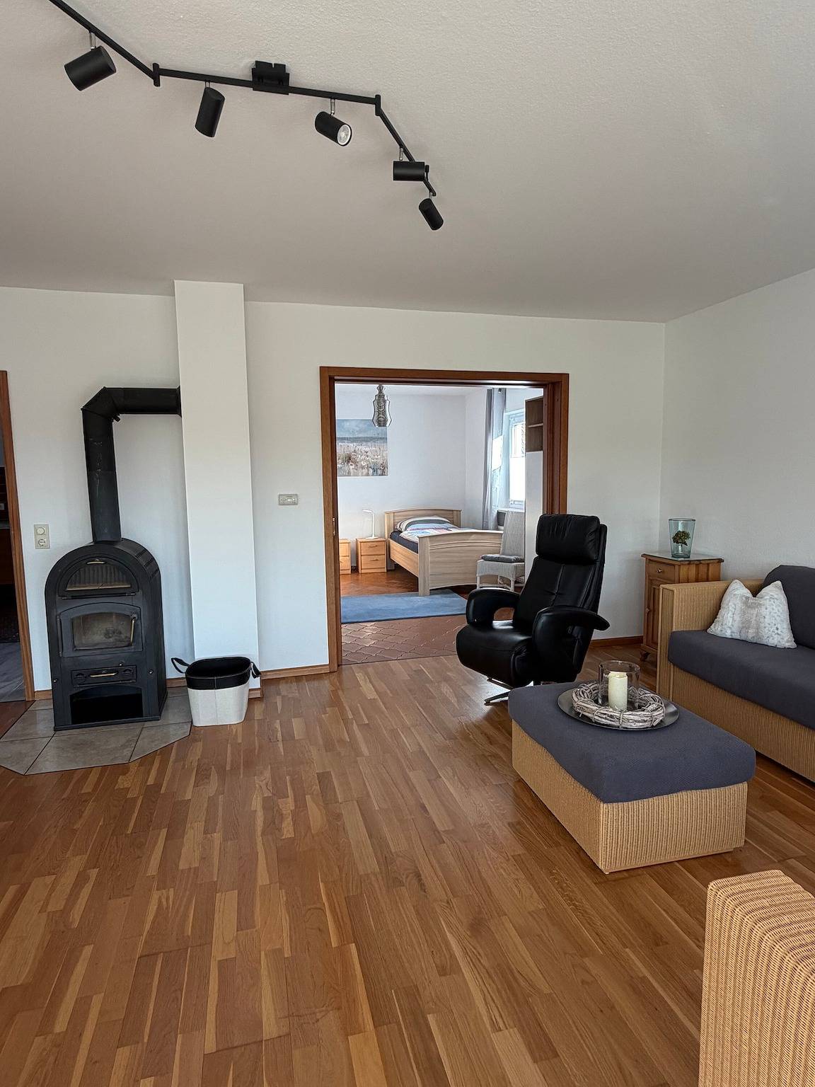 Appartamento intero, Landzeit: Appartamento con grande veranda, vista su vigneti e bosco, 130 mq in Efringen-Kirchen, Sudschwarzwald